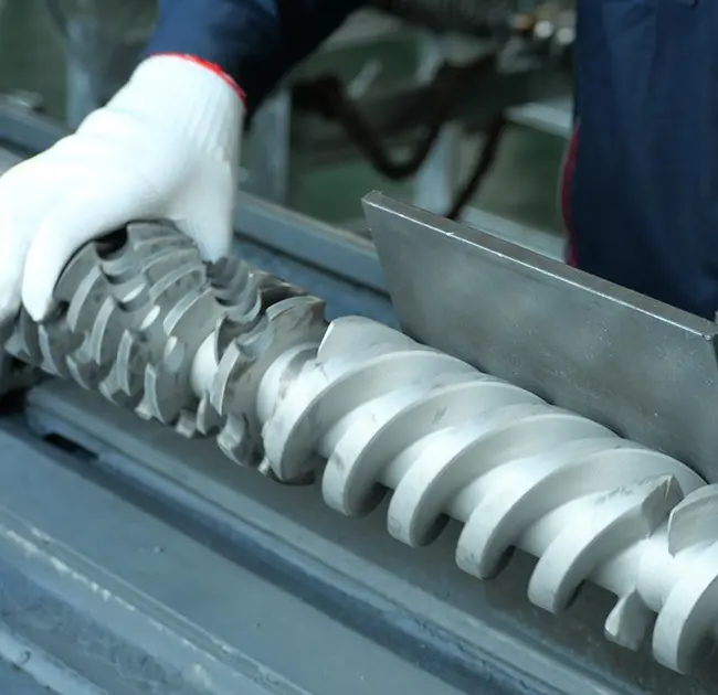 No ke aha i ʻike pinepine ʻia ai nā laina ʻeleʻele i ka extruder? Ke aʻo nei kēia ʻatikala iā ʻoe pehea e hoʻoholo wikiwiki ai inā he pilikia me ka barela a i ʻole ka wili.