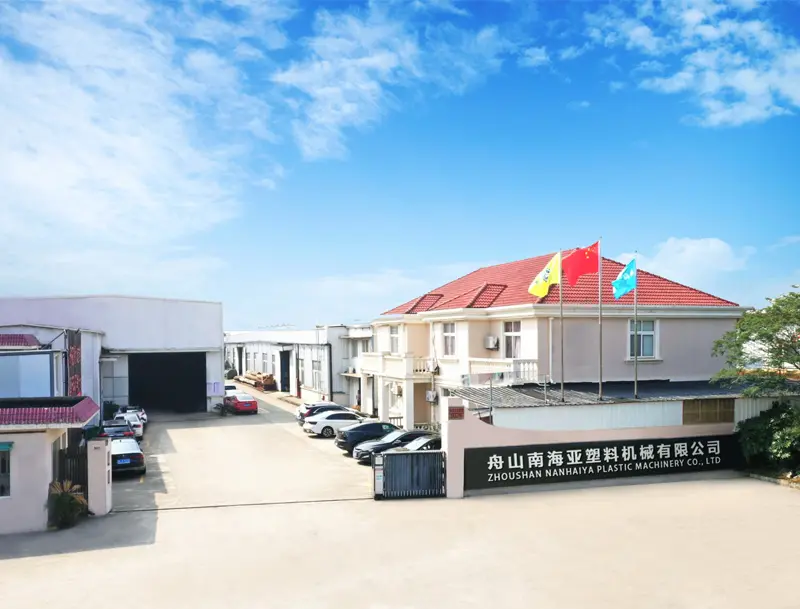 E pili ana iā mākou